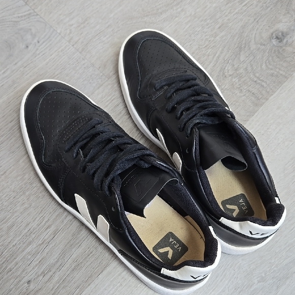 Veja Black and White Leather Sneakers with V Logo - Picture 9 of 11